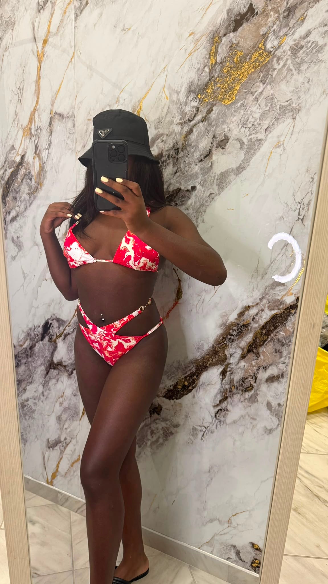 bikiny intreccio